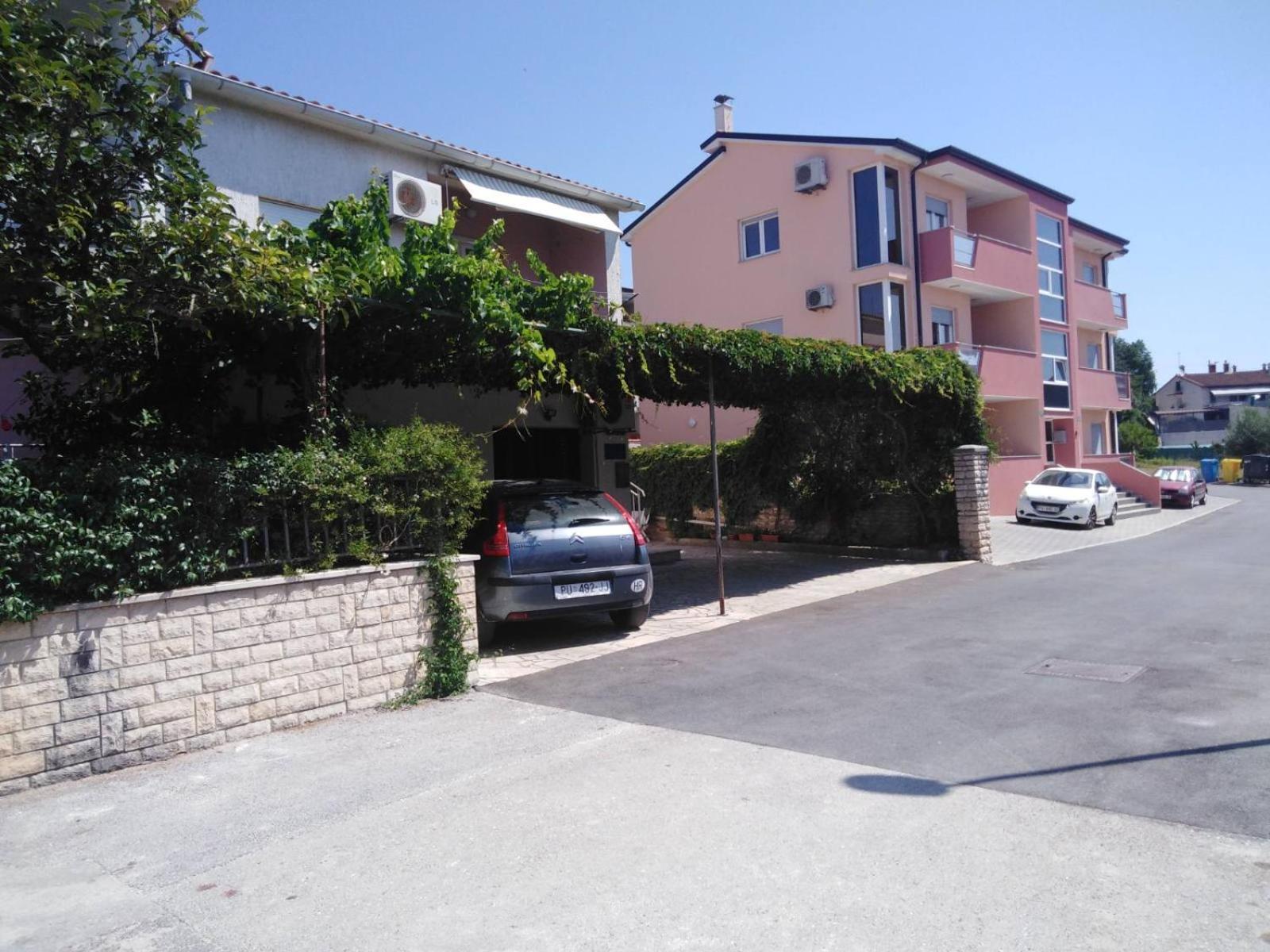 Apartments Mirijana プーラ エクステリア 写真