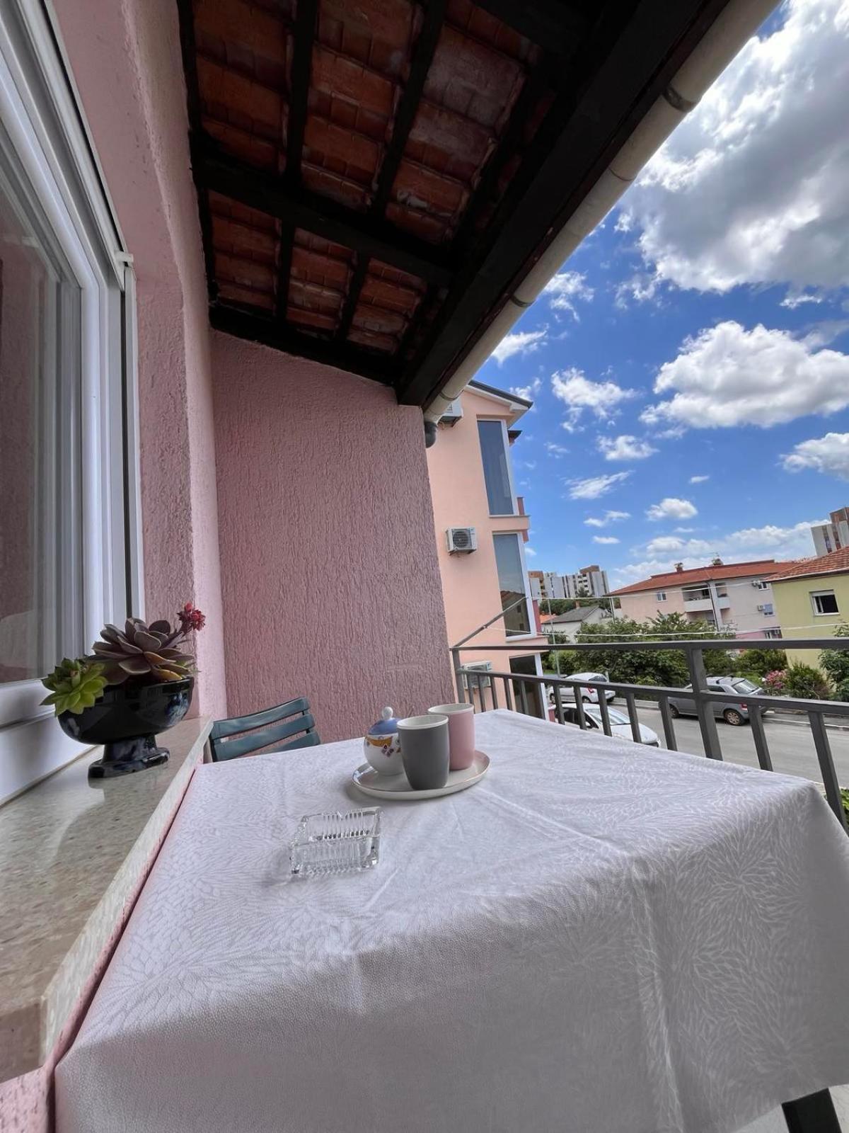 Apartments Mirijana プーラ エクステリア 写真