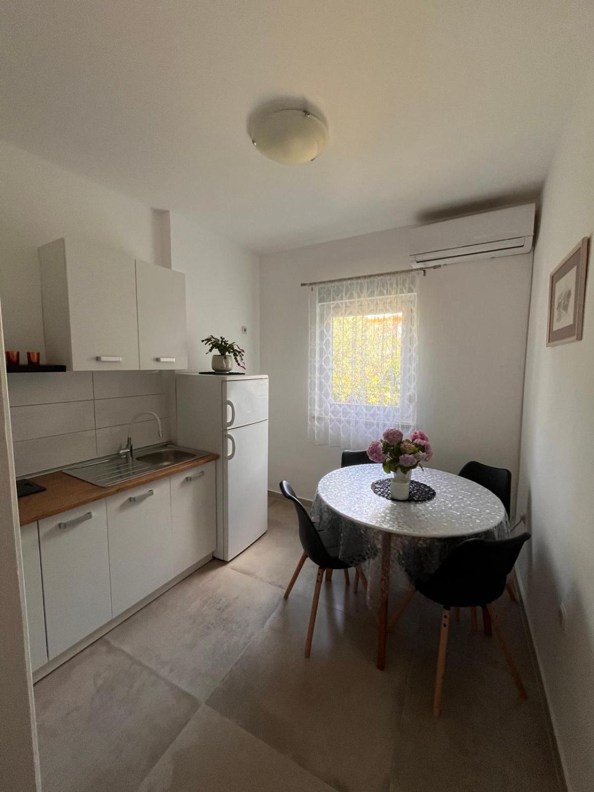 Apartments Mirijana プーラ エクステリア 写真
