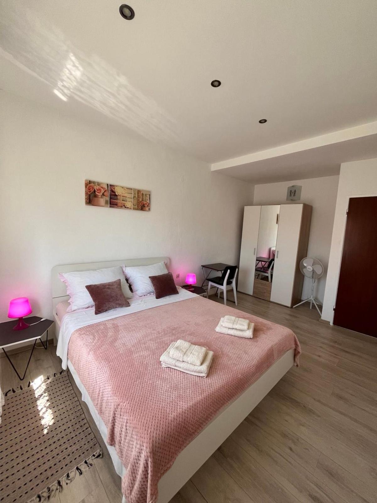 Apartments Mirijana プーラ エクステリア 写真