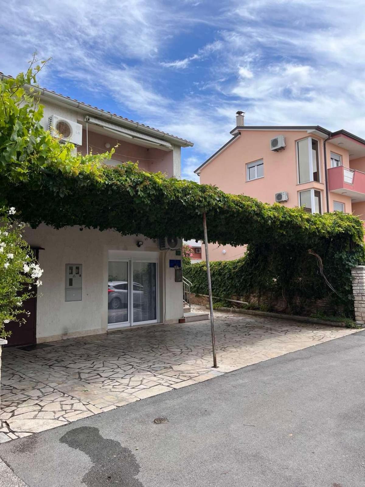 Apartments Mirijana プーラ エクステリア 写真