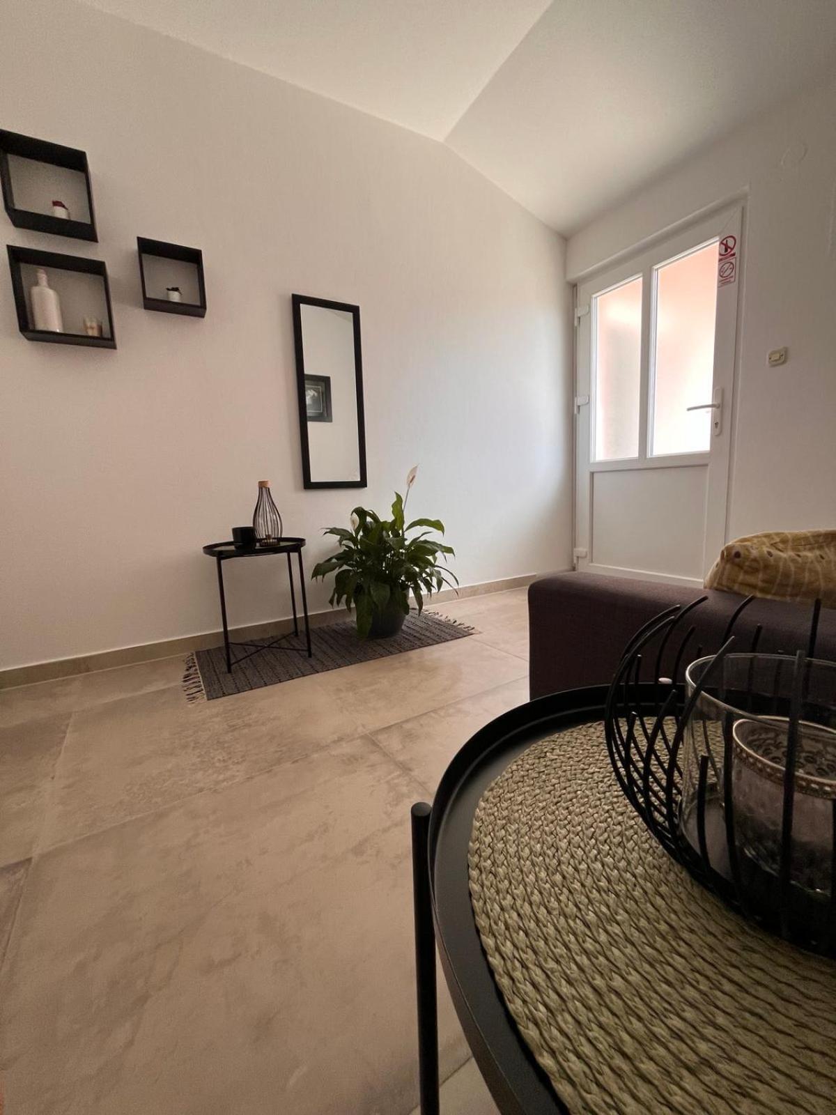 Apartments Mirijana プーラ エクステリア 写真